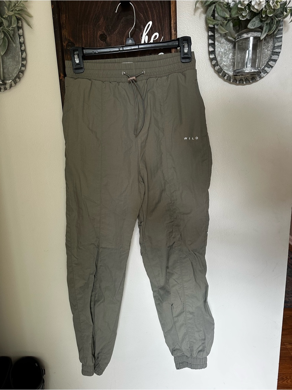 Womens WILO the label Olive Green Drawstring parachute Jogger Pants — XS